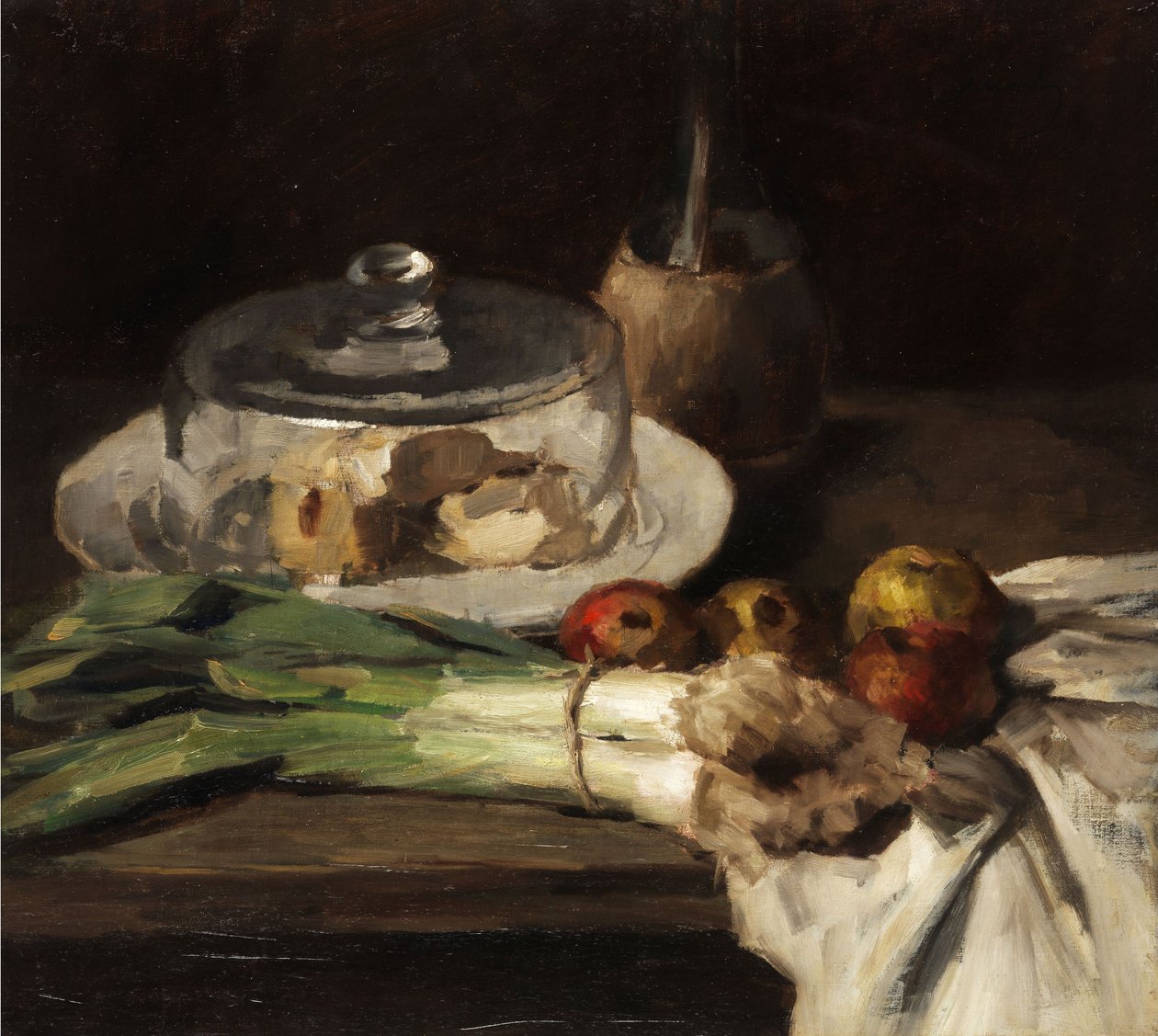 Stilleben med purjolök, äpplen och ett ostfat med en klockburk av Carl Schuch