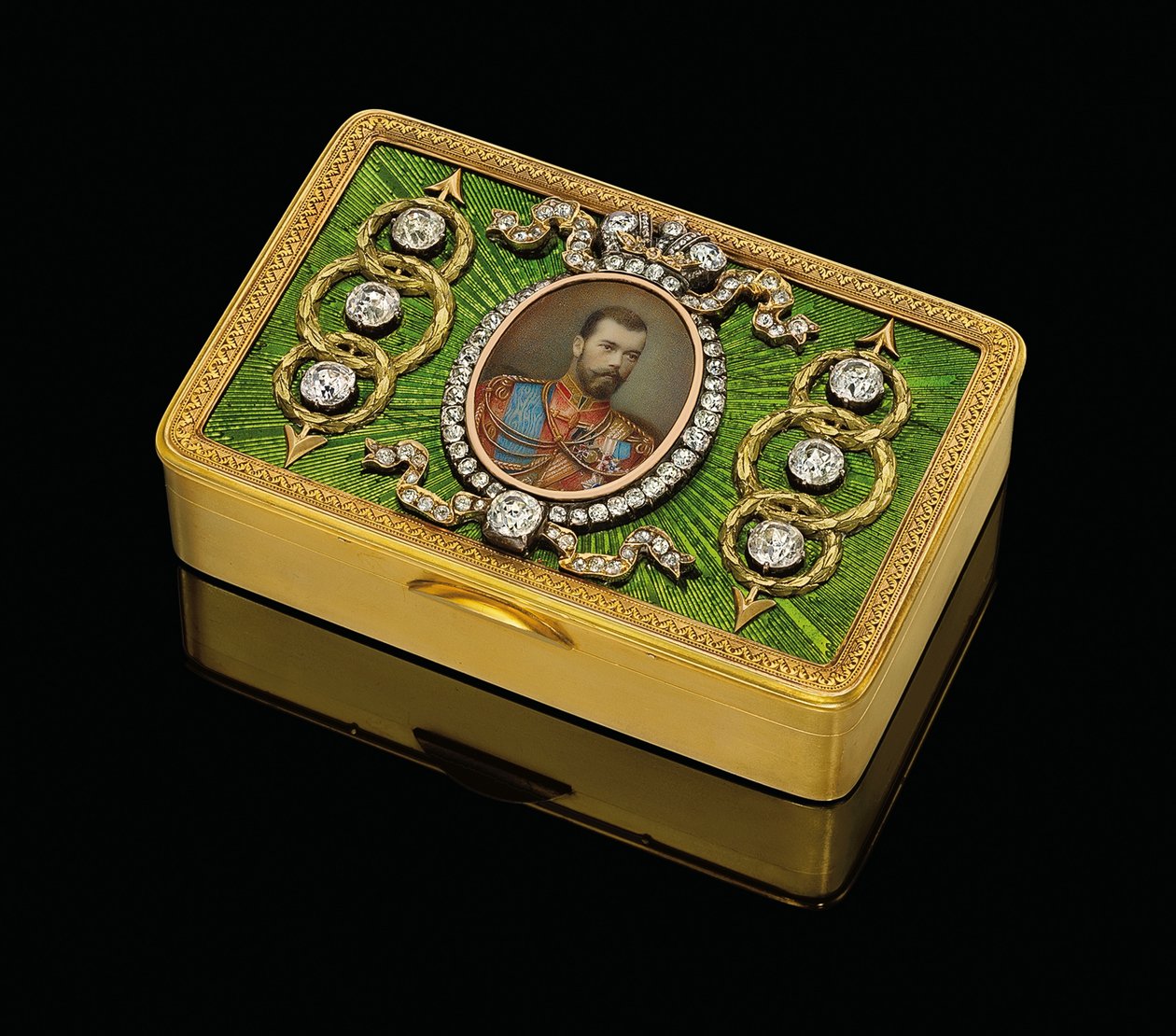 En kejserlig presentation av snusdosa, med en miniatyr i akvarell på elfenben av kejsar Nicholas II, ca. 1890 (guld och guillocherad emalj, akvarell på elfenben) av Carl Fabergé