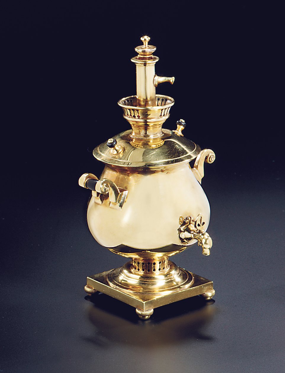 Miniatyr samovardoftflaska med propp, troligen Moskva, 1908-17 av Carl Fabergé