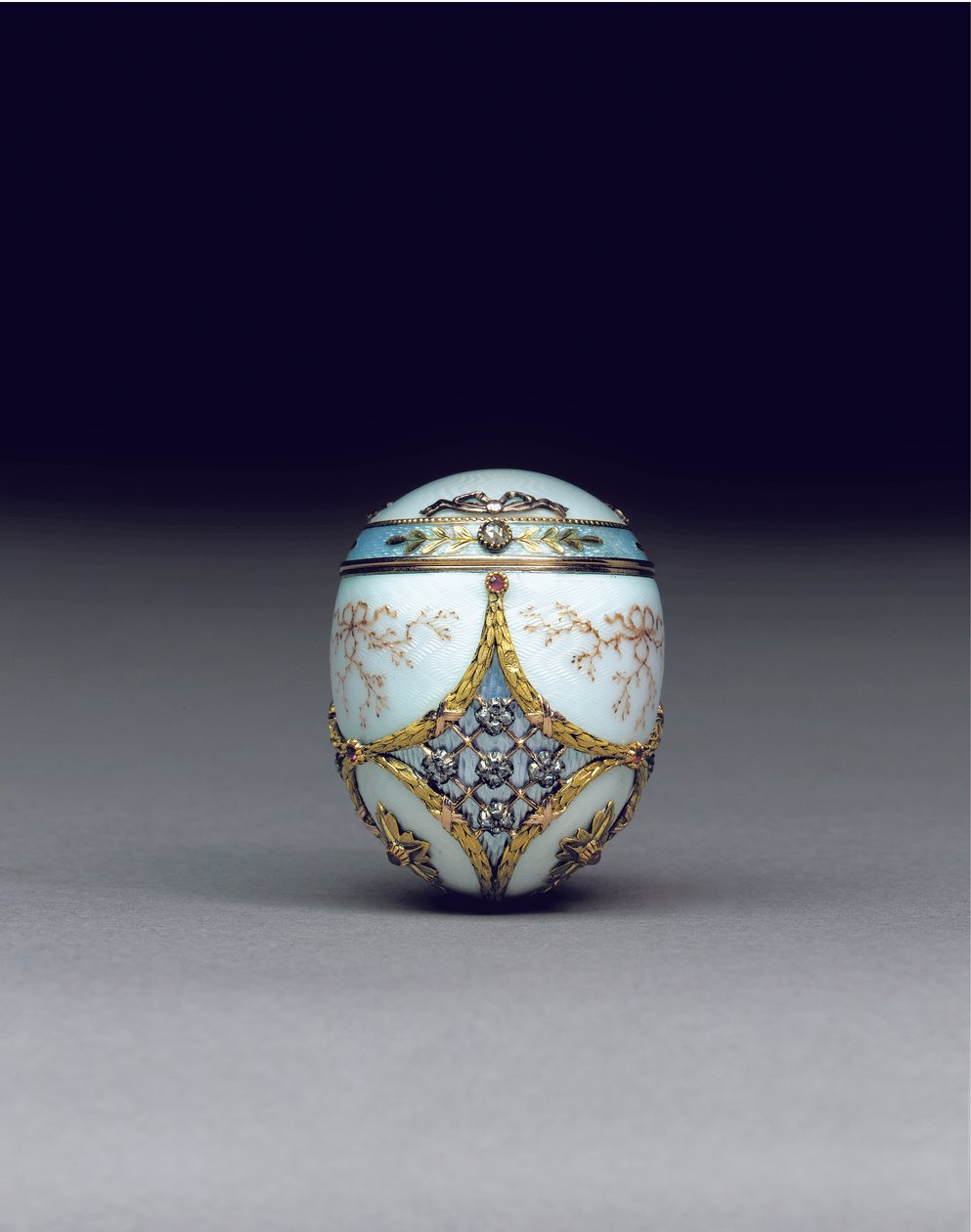 Sällsynt juvelerad tvåfärgad äggbonbonnière, 1896-1908 av Carl Fabergé