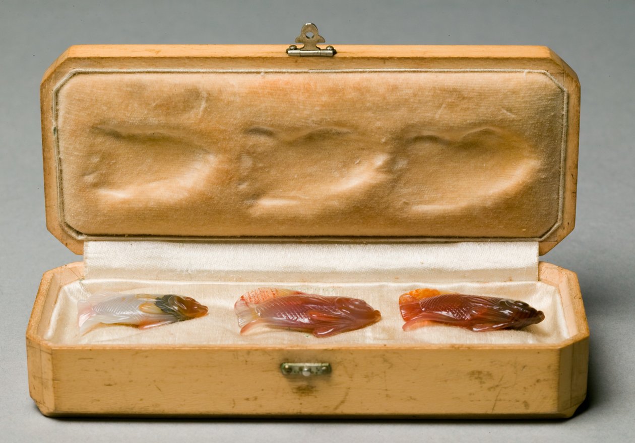 Set med tre fiskar i originalkartong, ca 1890 av Carl Fabergé