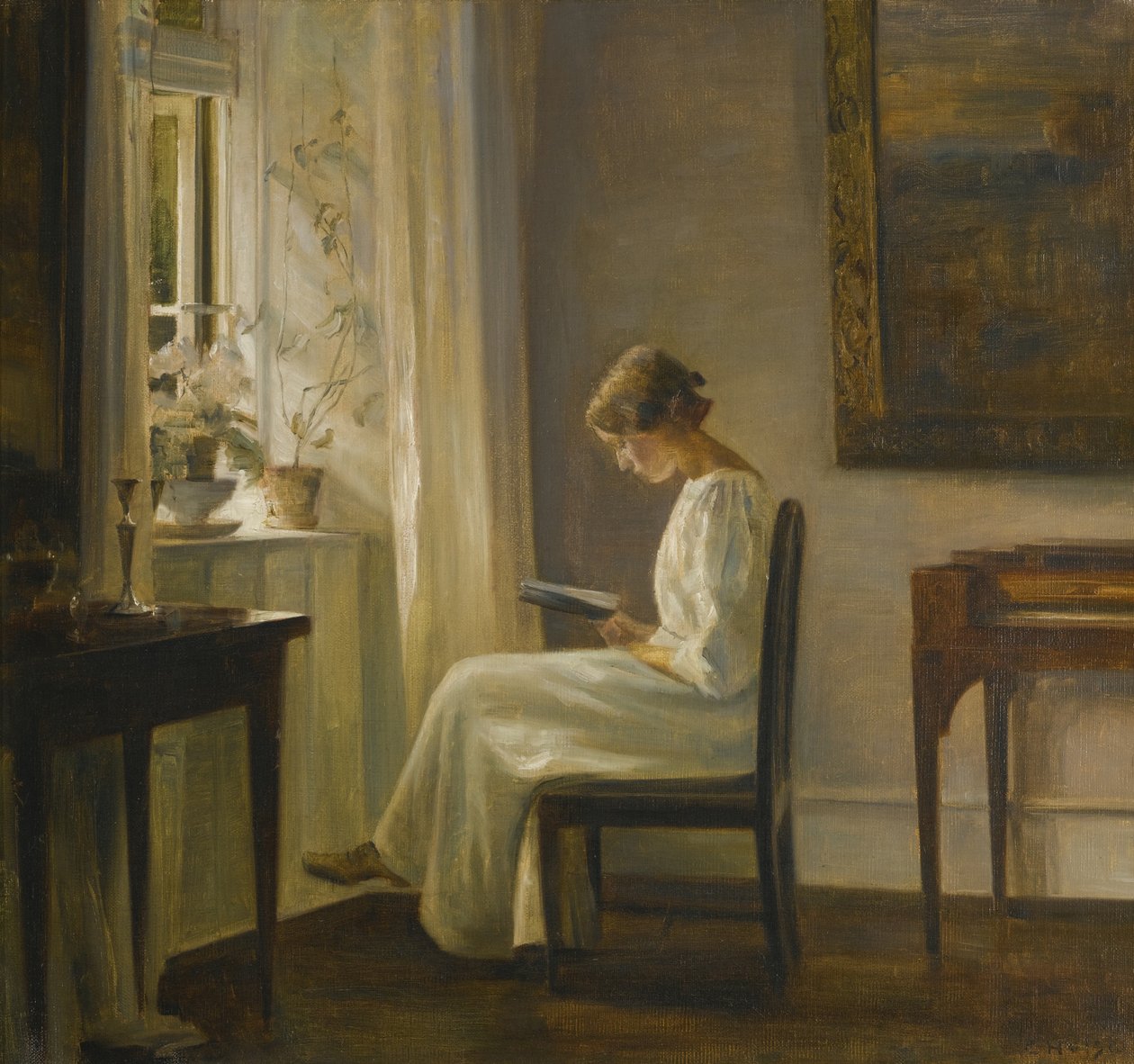 Interiör med en kvinna som läser av Carl Holsoe