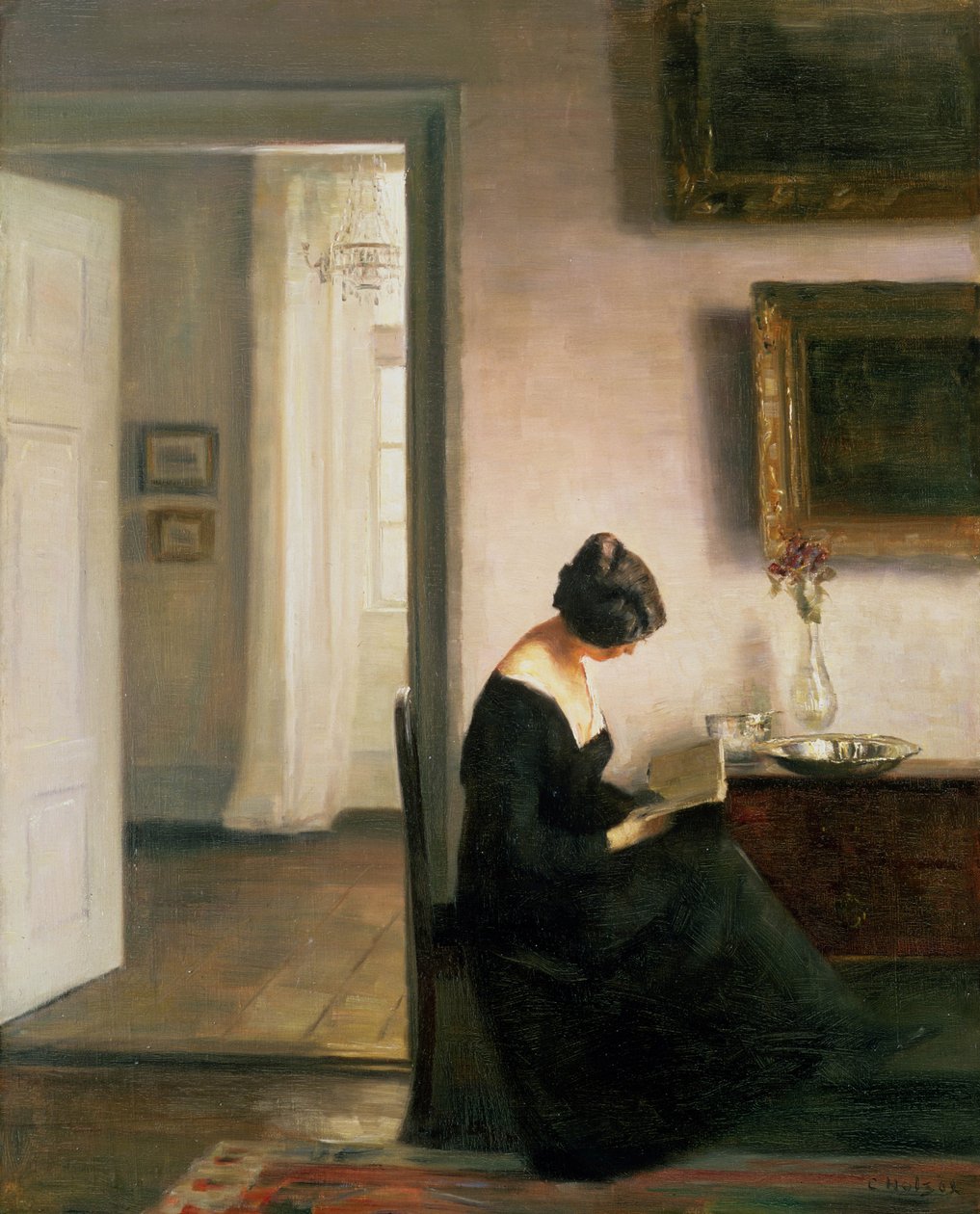 Kvinna som läser i en interiör av Carl Holsoe