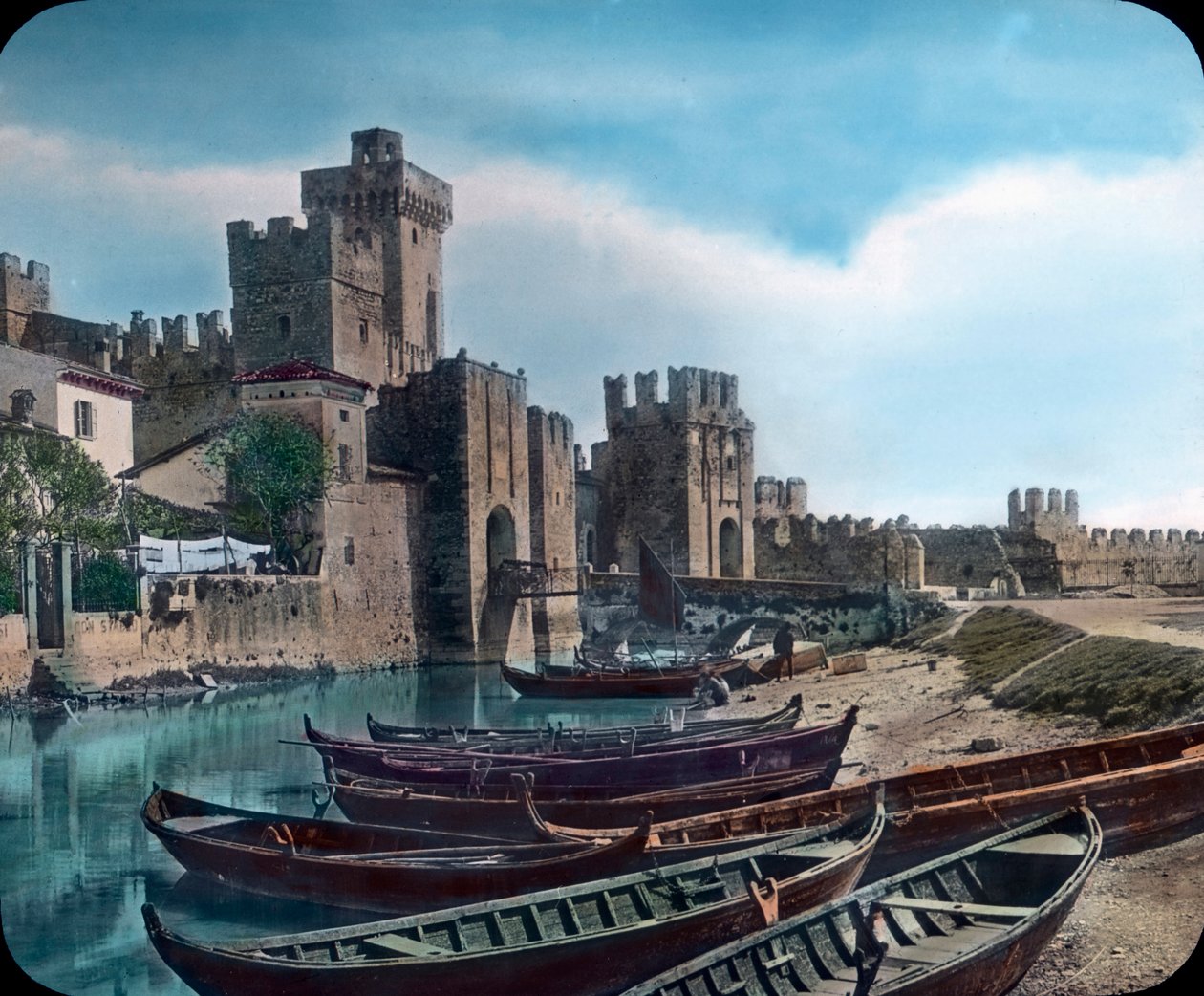 Chateau Scaliger de Malcesine - Italien, Scaliger slott, även känt som Castello Scaligero i Sirmione, bilddatum: cirka: 1910. Carl Simon Arkiv av Carl Simon