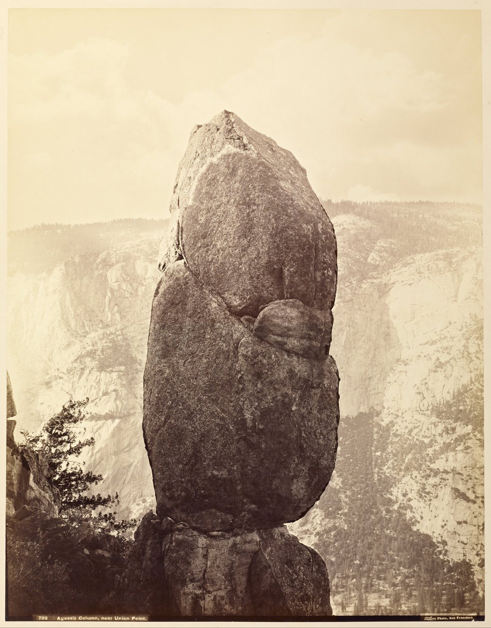 Agassiz -kolumnen, nära Union Point av Carleton E. Watkins