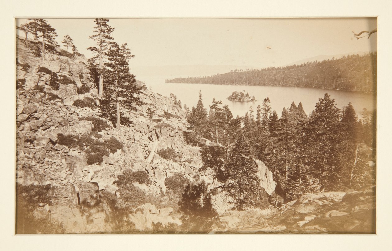 Fyra järnvägsscener och fyra utsikter över Lake Tahoe: Emerald Bay, Lake Tahoe av Carleton E. Watkins