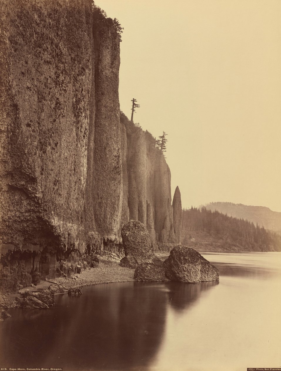 Cape Horn, Columbia River, Oregon,1867 (foto) av Carleton Emmons Watkins