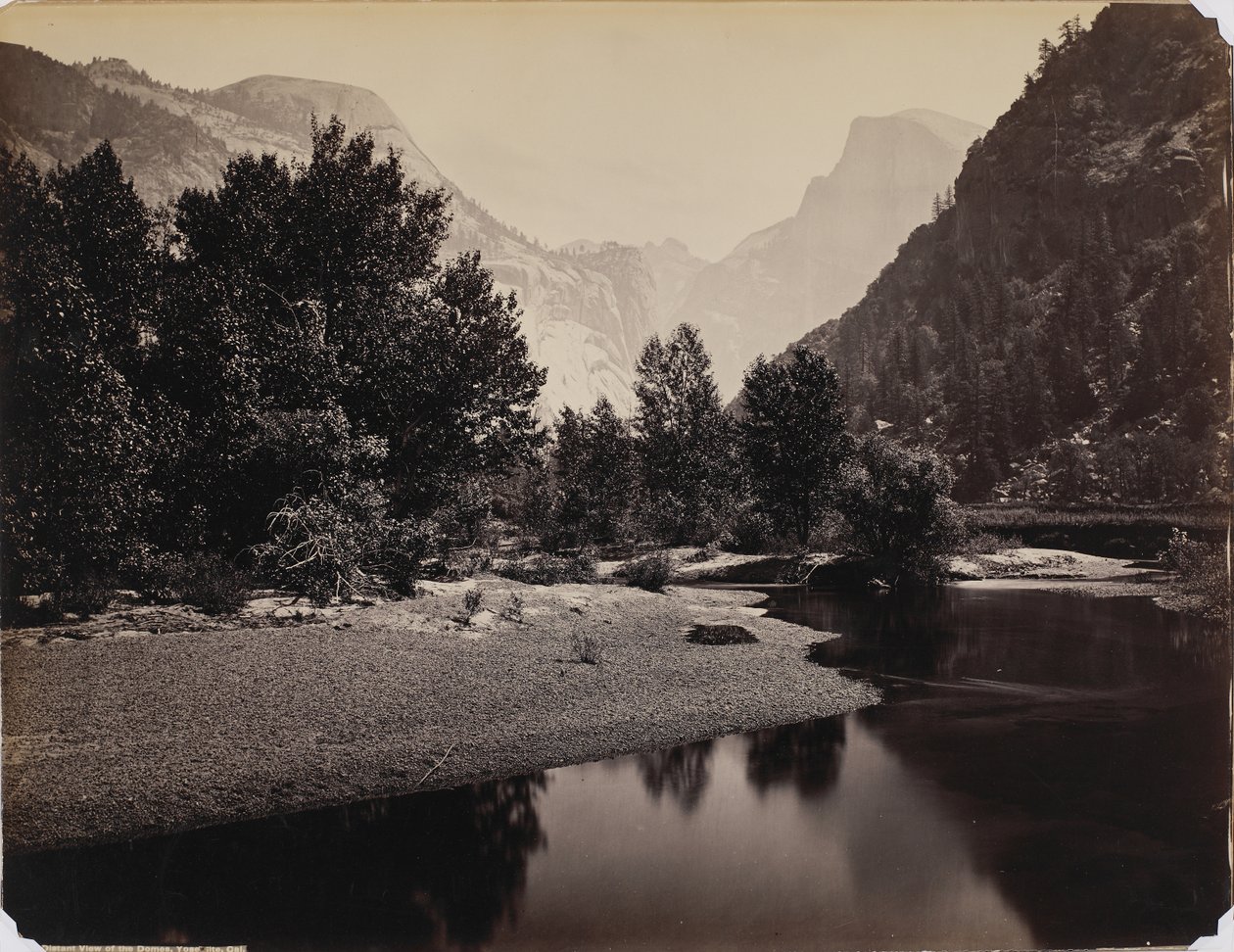 Distant View of the Domes, Yosemite Valley, Kalifornien, ca 1866 (albumintryck) av Carleton E. Watkins