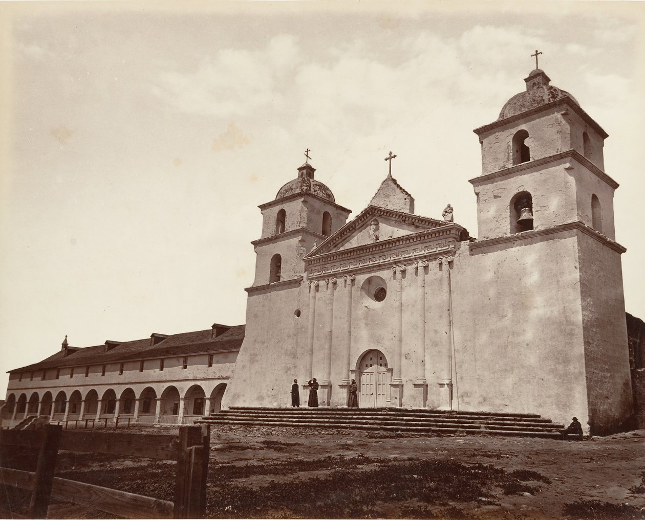 Old Mission Church, Santa Barbara, 1876, tryckt ca. 1876. av Carleton Emmons Watkins