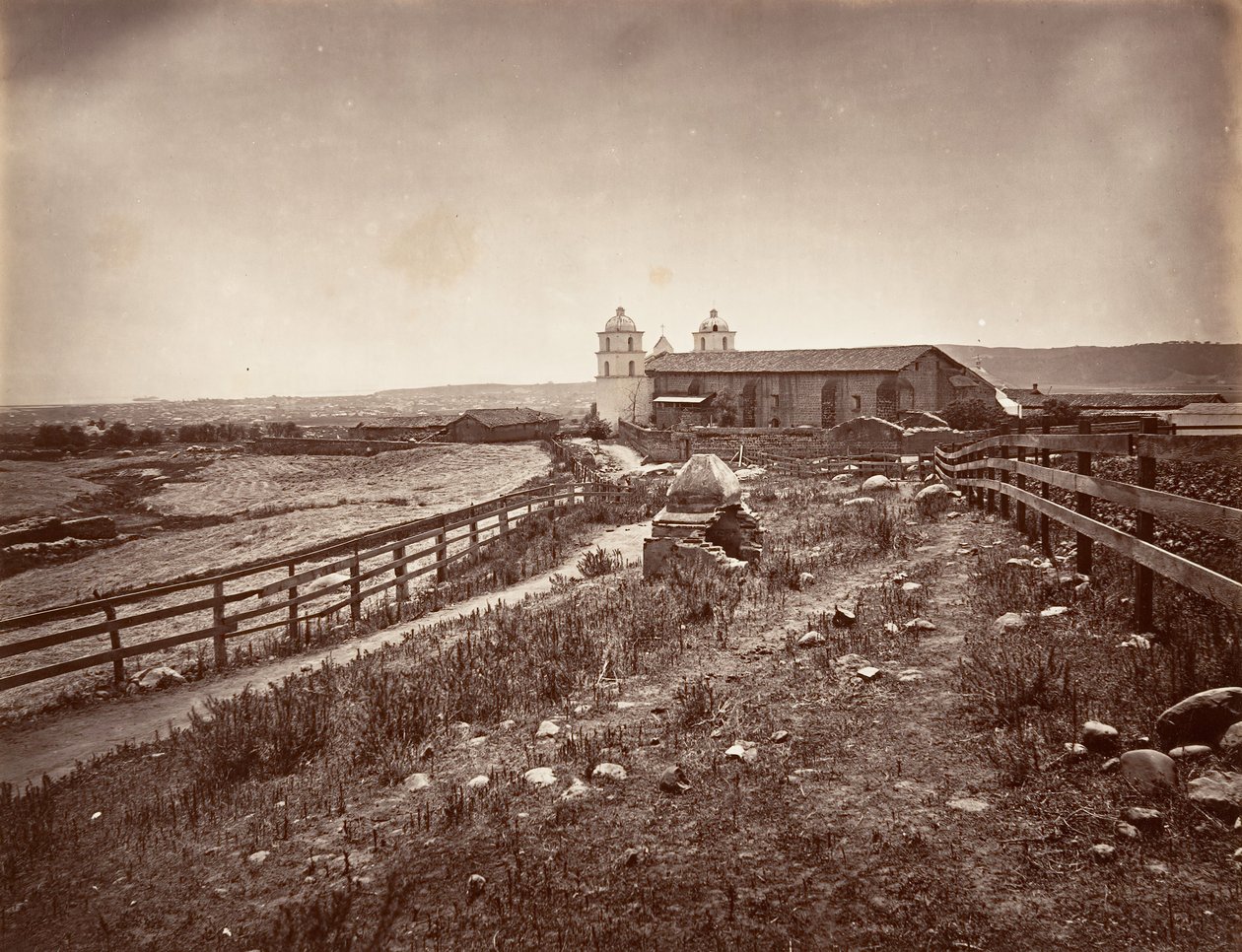 Santa Barbara and Mission Church, 1876, tryckt ca. 1876. av Carleton Emmons Watkins
