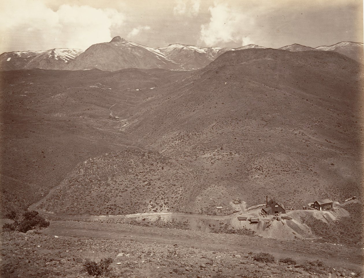 Sutro Tunnel Shaft nr. 2, 1875, tryckt ca. 1876. av Carleton Emmons Watkins