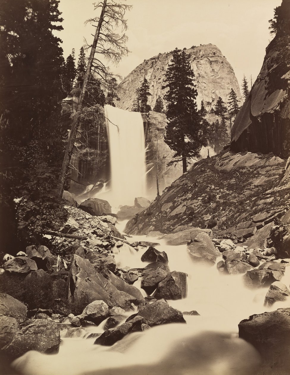 Vernal Fall, Yosemite, 1865-66, tryckt ca. 1875. av Carleton Emmons Watkins