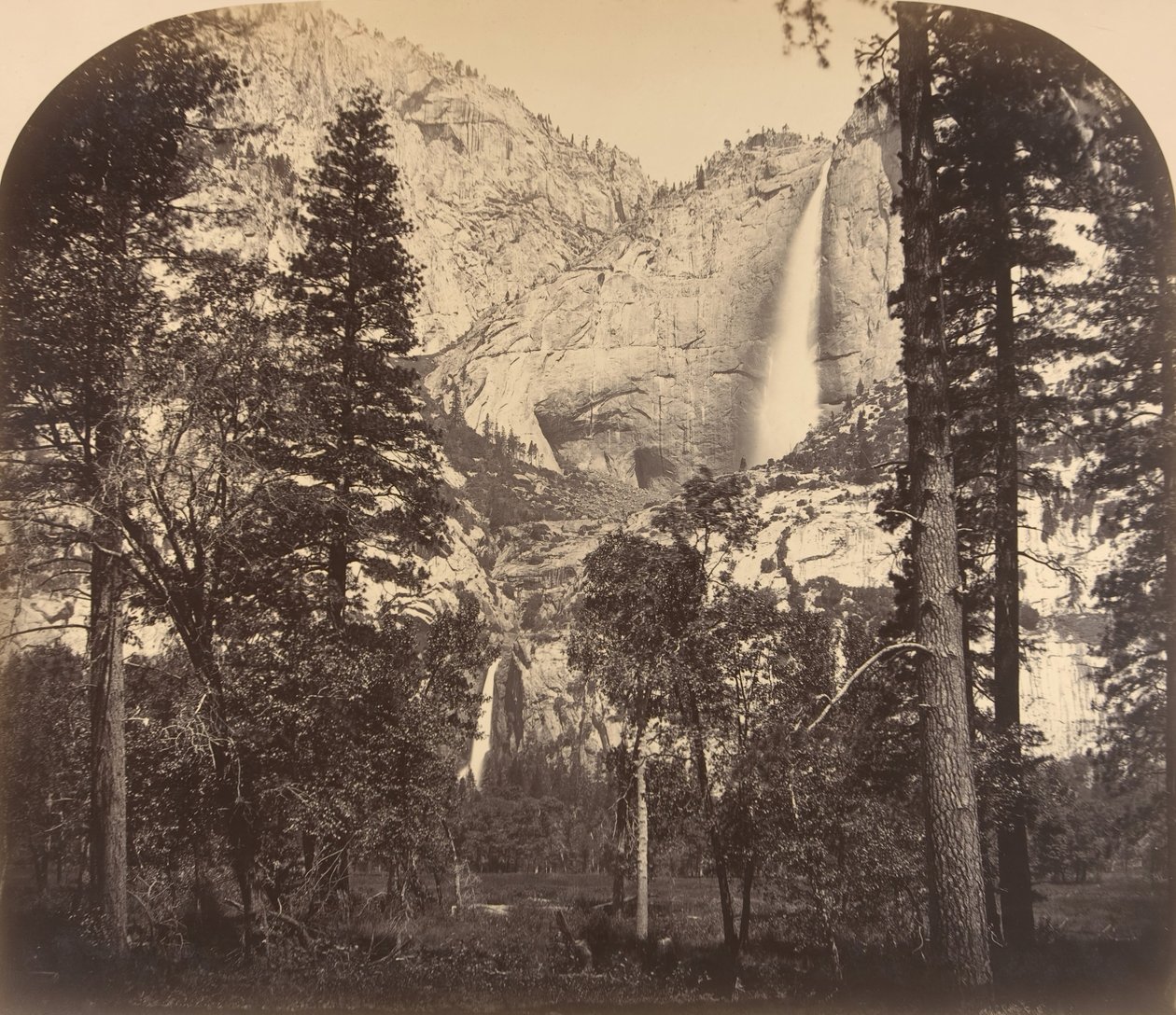 Yosemite höst. Ner i dalen. 2637 Ft., 1861. av Carleton Emmons Watkins