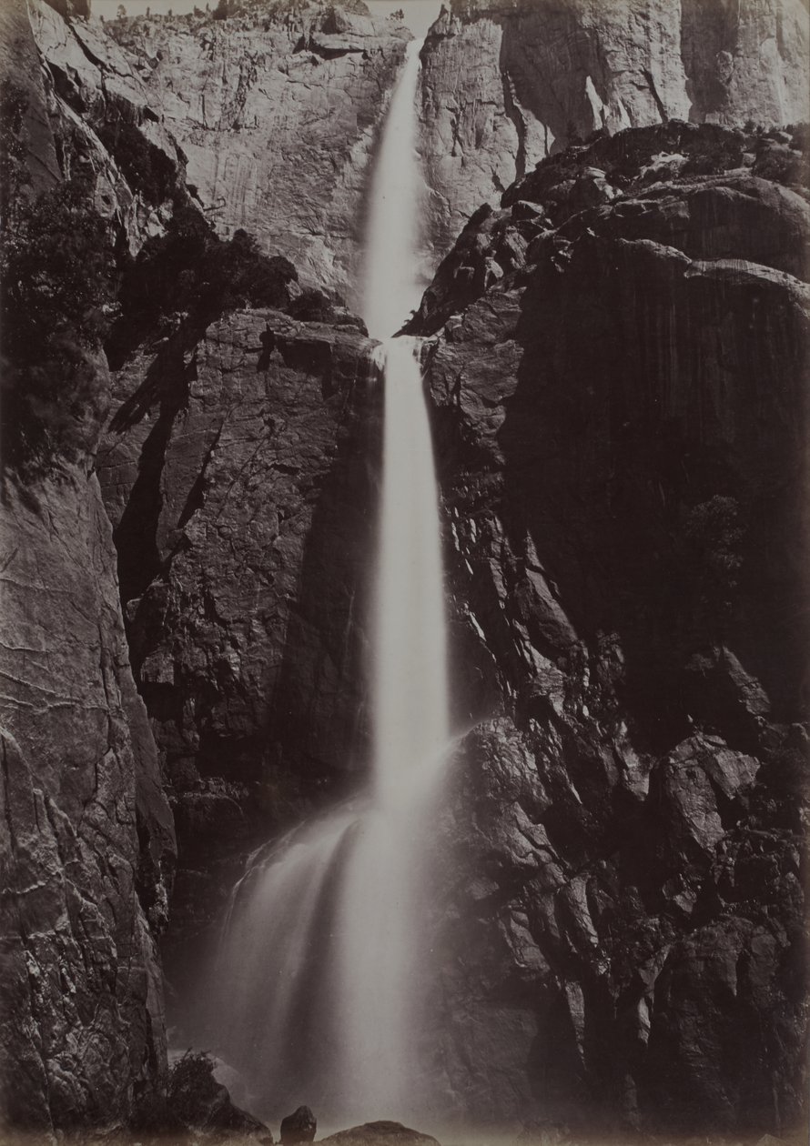 Yosemite Falls, vy från botten, ca 1878 (albumenutskrift) av Carleton Emmons Watkins