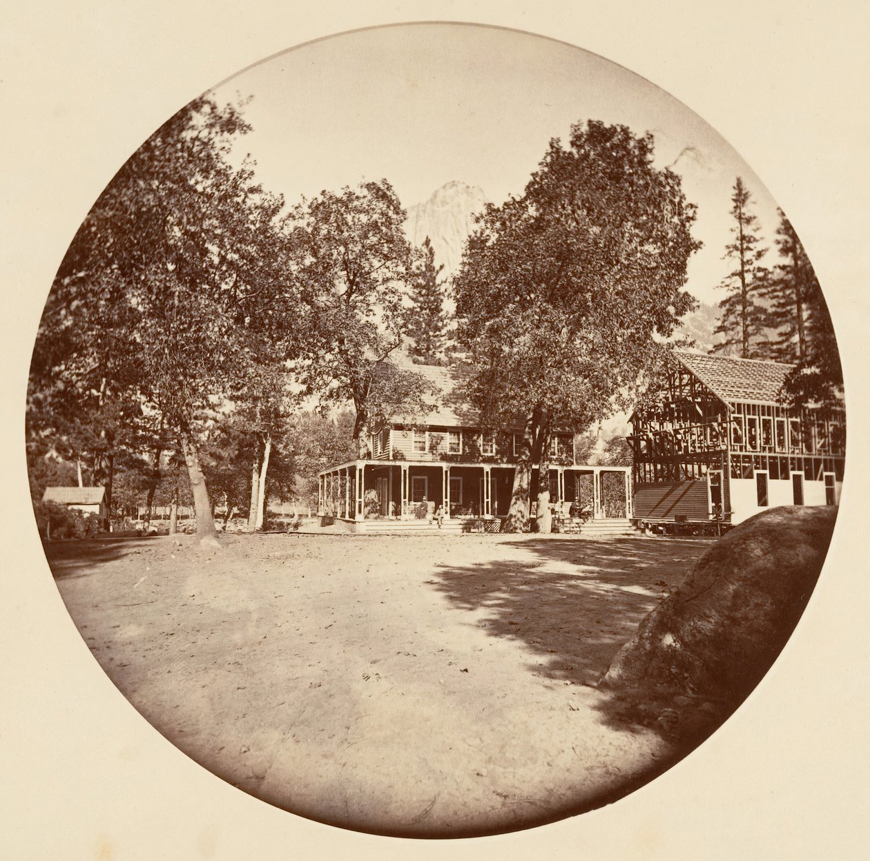 [Yosemite National Park, Kalifornien], ca. 1878. av Carleton Emmons Watkins
