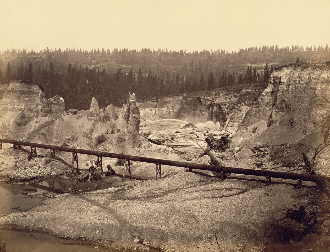 Malakoff Diggings, North Bloomfield, Nevada County, Kalifornien av Carleton Watkins