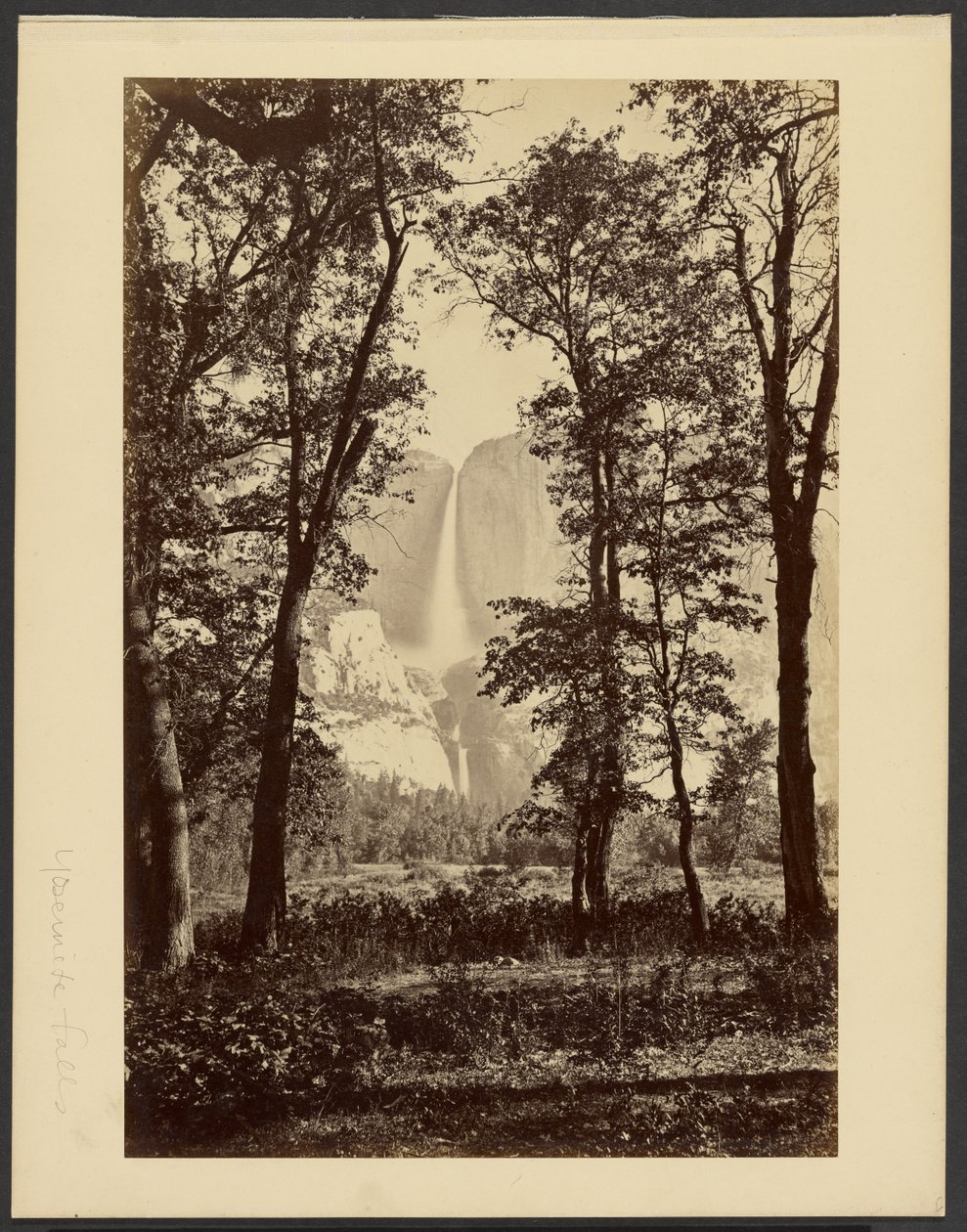 Yosemitefallen, sedda underifrån av Carleton Watkins