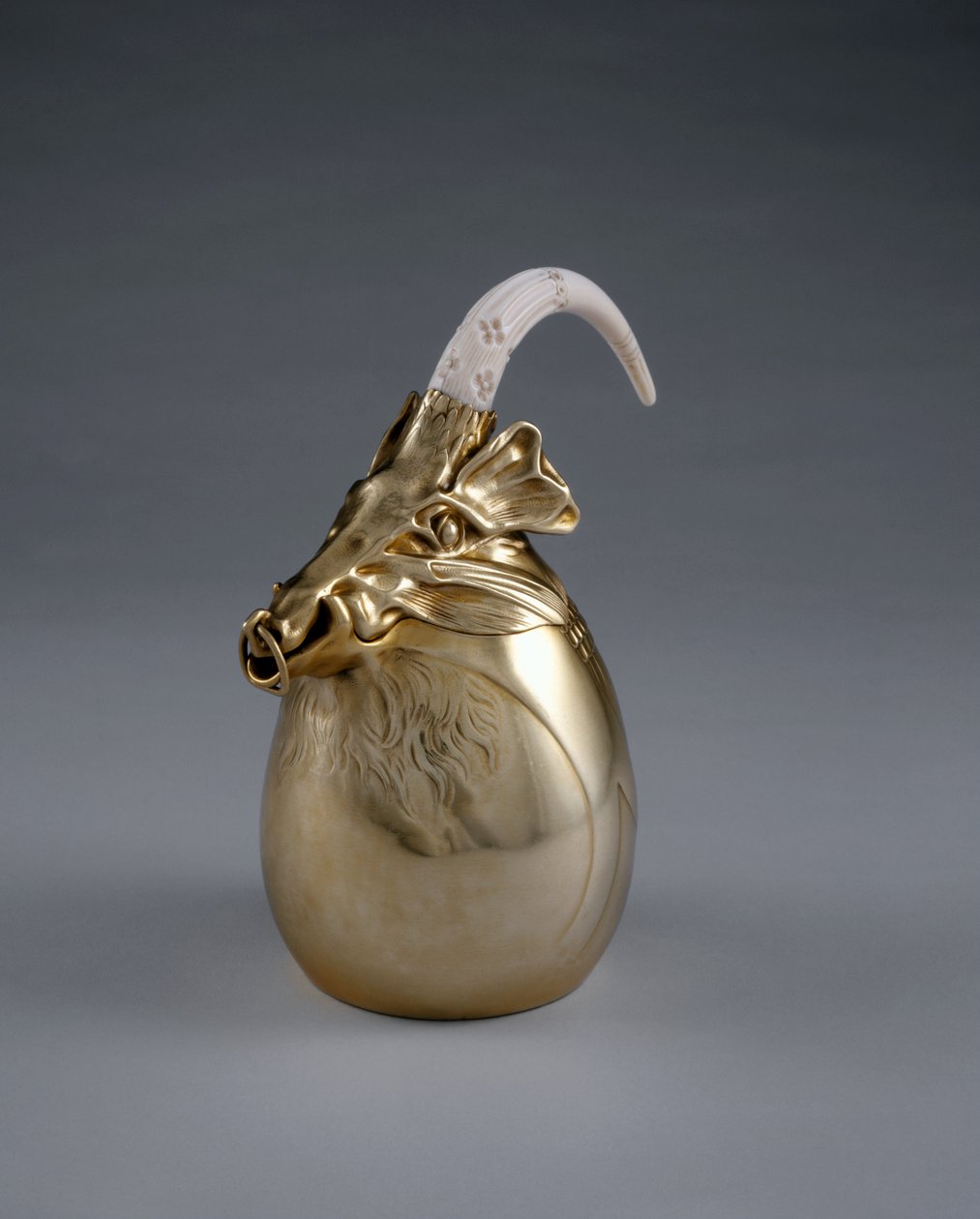 Tekanna, avrättad av Adrien-Aurélien Hebrard (1866-1937), ca 1907 (silver och elfenben) (se även 499958) av Carlo Bugatti