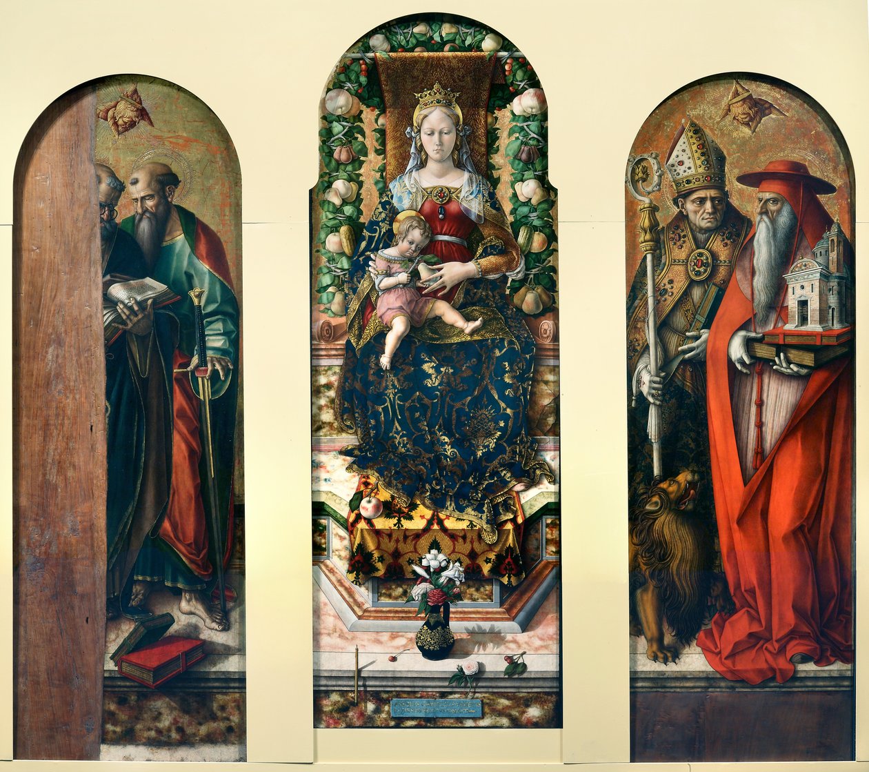 Madonna och barnet och de heliga Peter och Paulus, Ansovino och Hieronymus av Carlo Crivelli