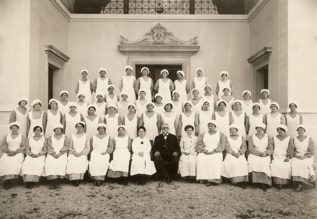 Gruppfoto av en psykiatrisk sjuksköterska under första världskriget av Carlo Wulz