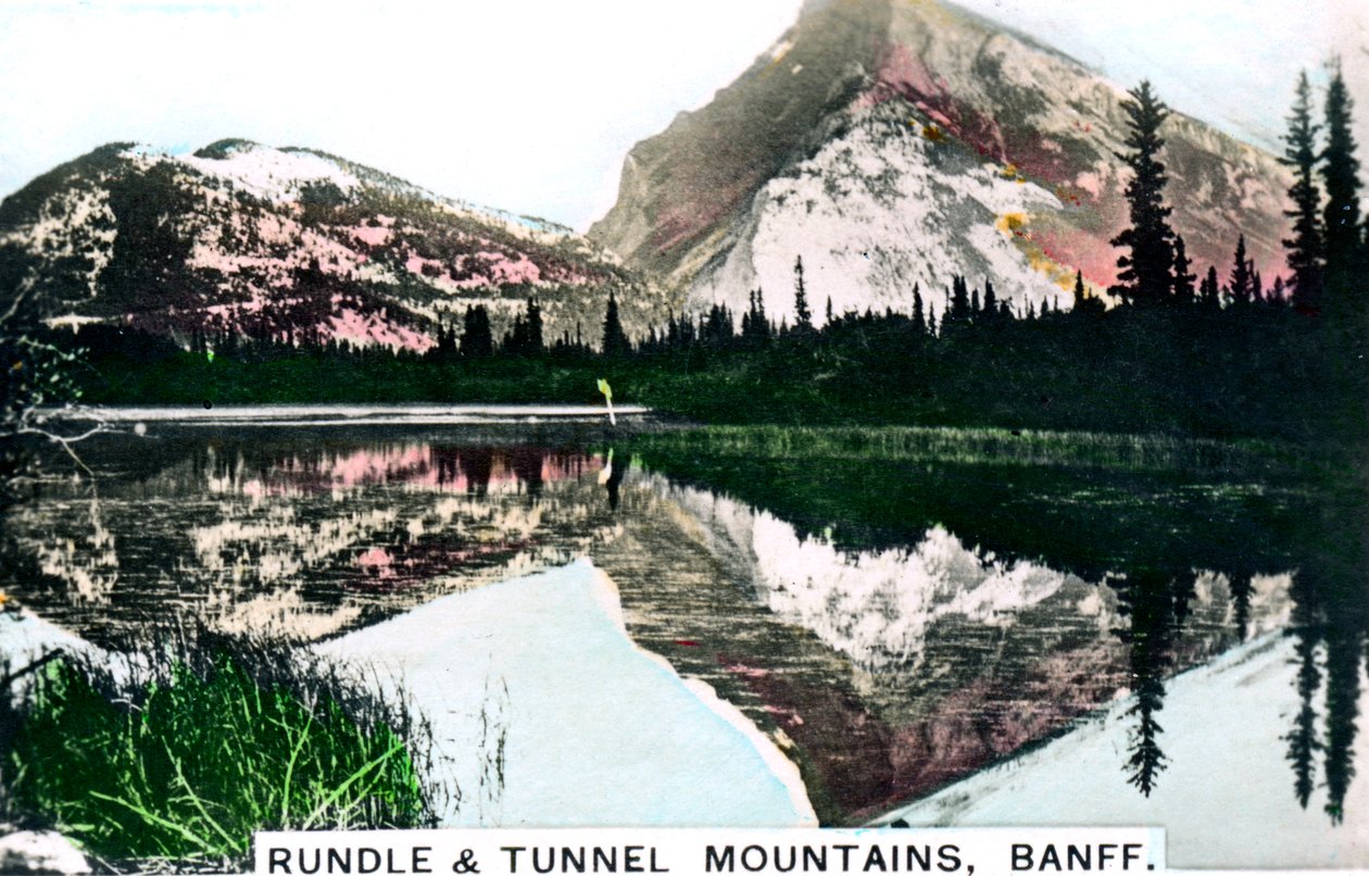 Mounts Rundle and Tunnel, Banff, Alberta, Kanada, c1920-talet. av Cavenders Ltd