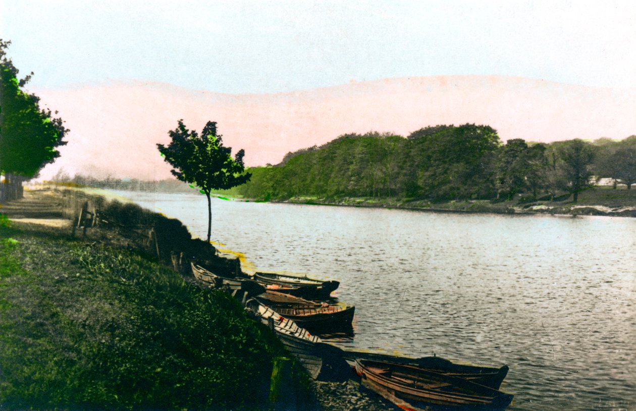 The River Tyne i Hexham, Northumberland, 1926. av Cavenders Ltd