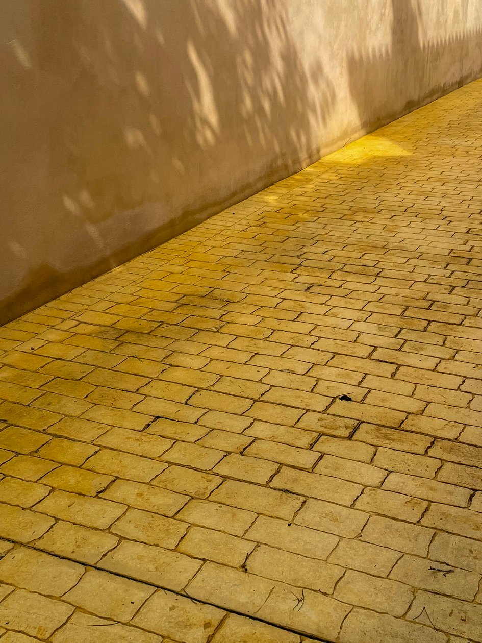 Komposition - Trottoarer och skuggor, 2022 (foto) av Cécile Jamet