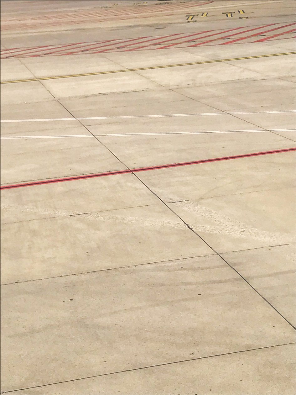 Sammansättning - Tarmac, 2019 (foto) av Cécile Jamet