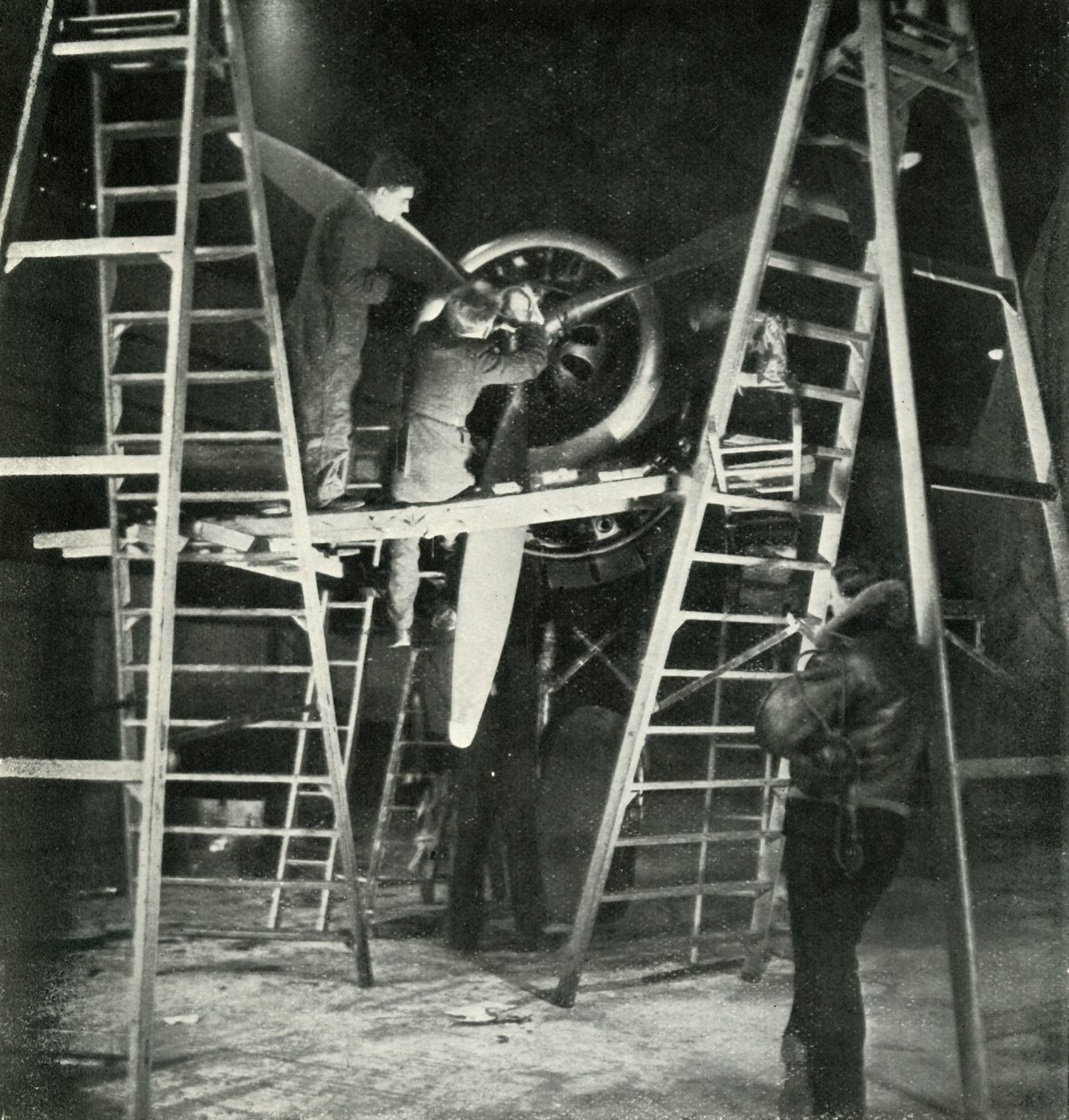 Flight Mechanics, även en W.A.A.F. Handel, c1943. av Cecil Beaton
