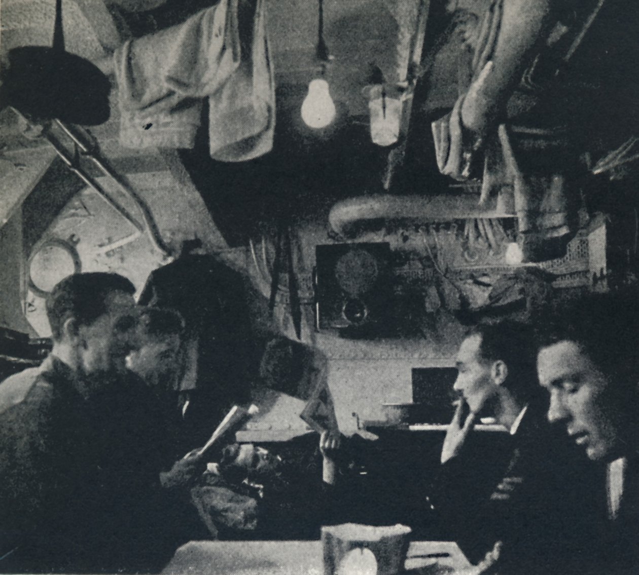 Funktionell användning av utrymmet på mässdäcket, 1941 av Cecil Beaton