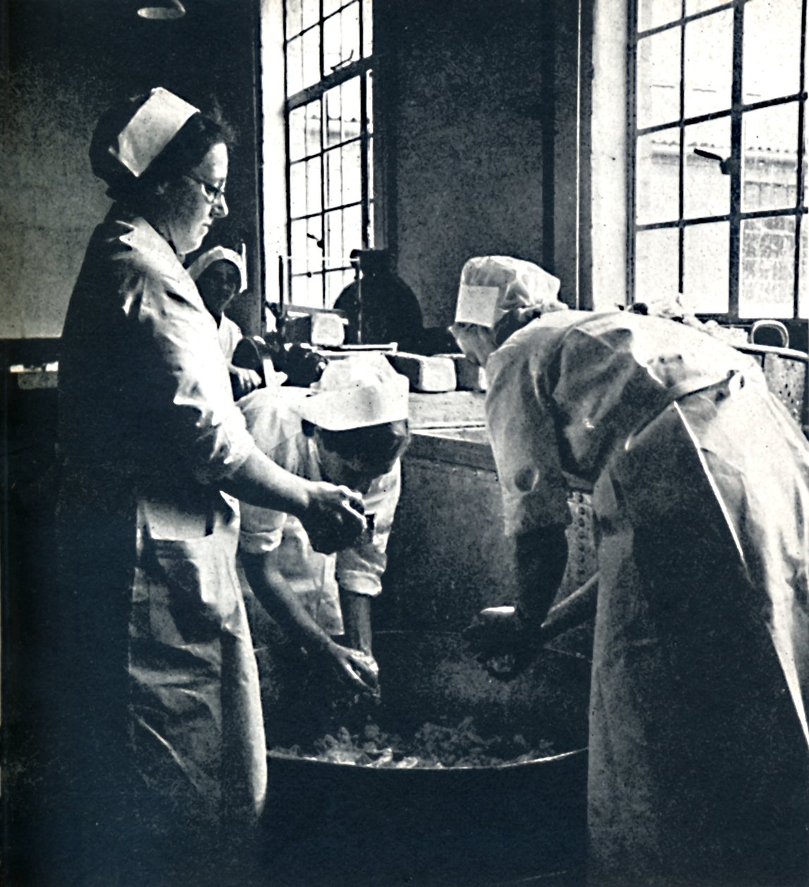I köket, 1941 av Cecil Beaton