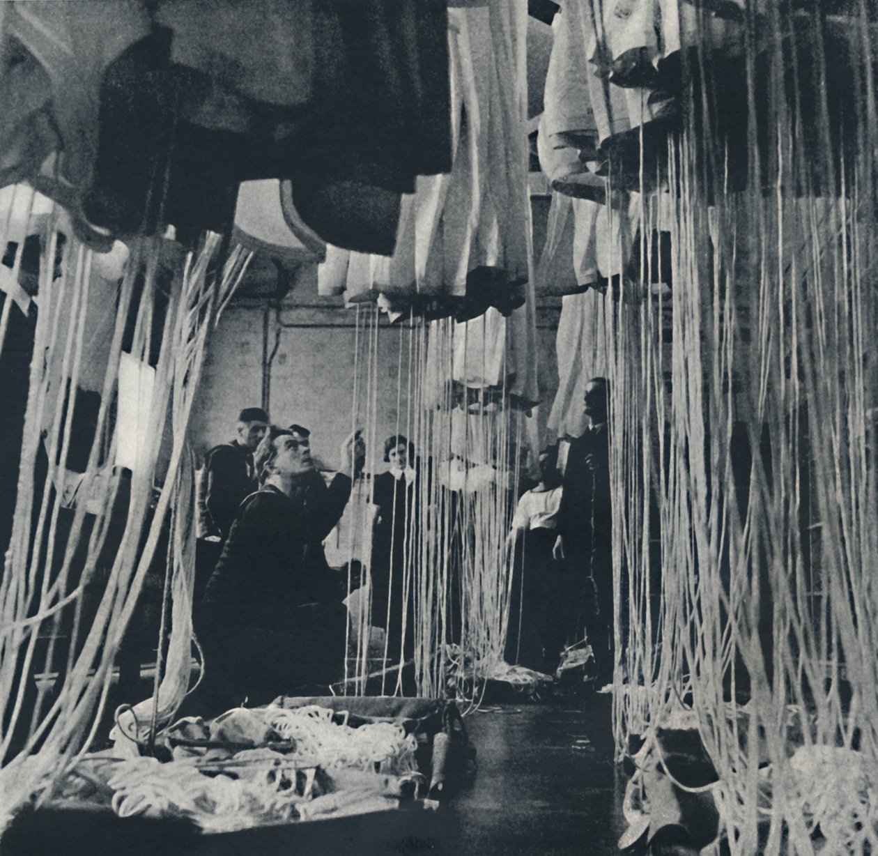 Loom of life testar fallskärmar för Fleet Air Arm, 1941 av Cecil Beaton