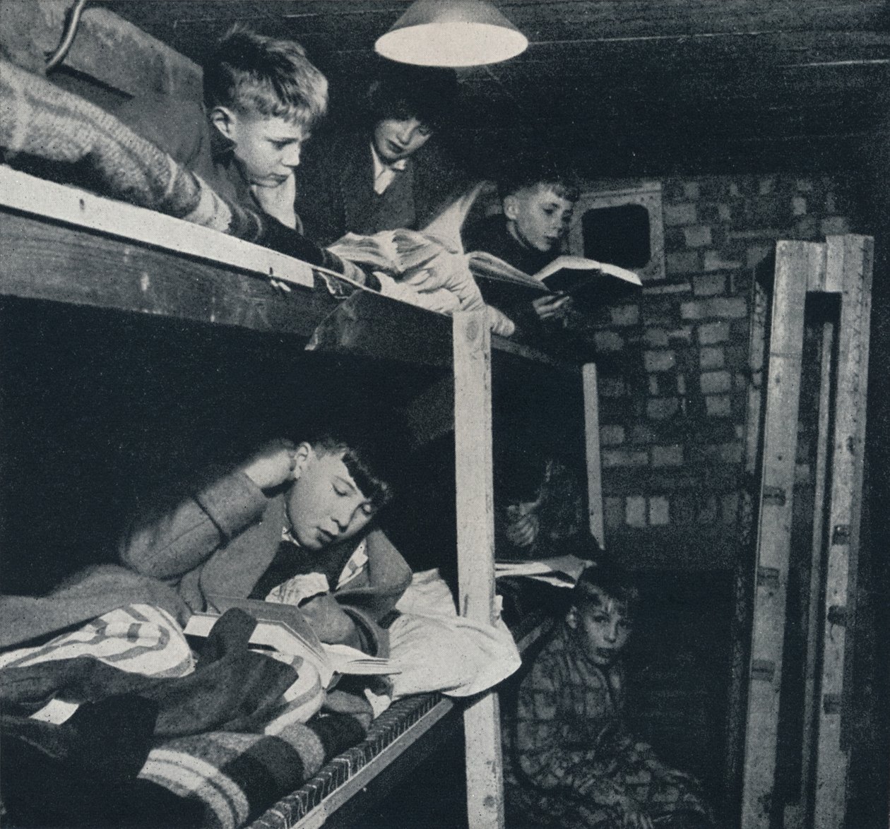 Skolpojkhem, 1941 av Cecil Beaton