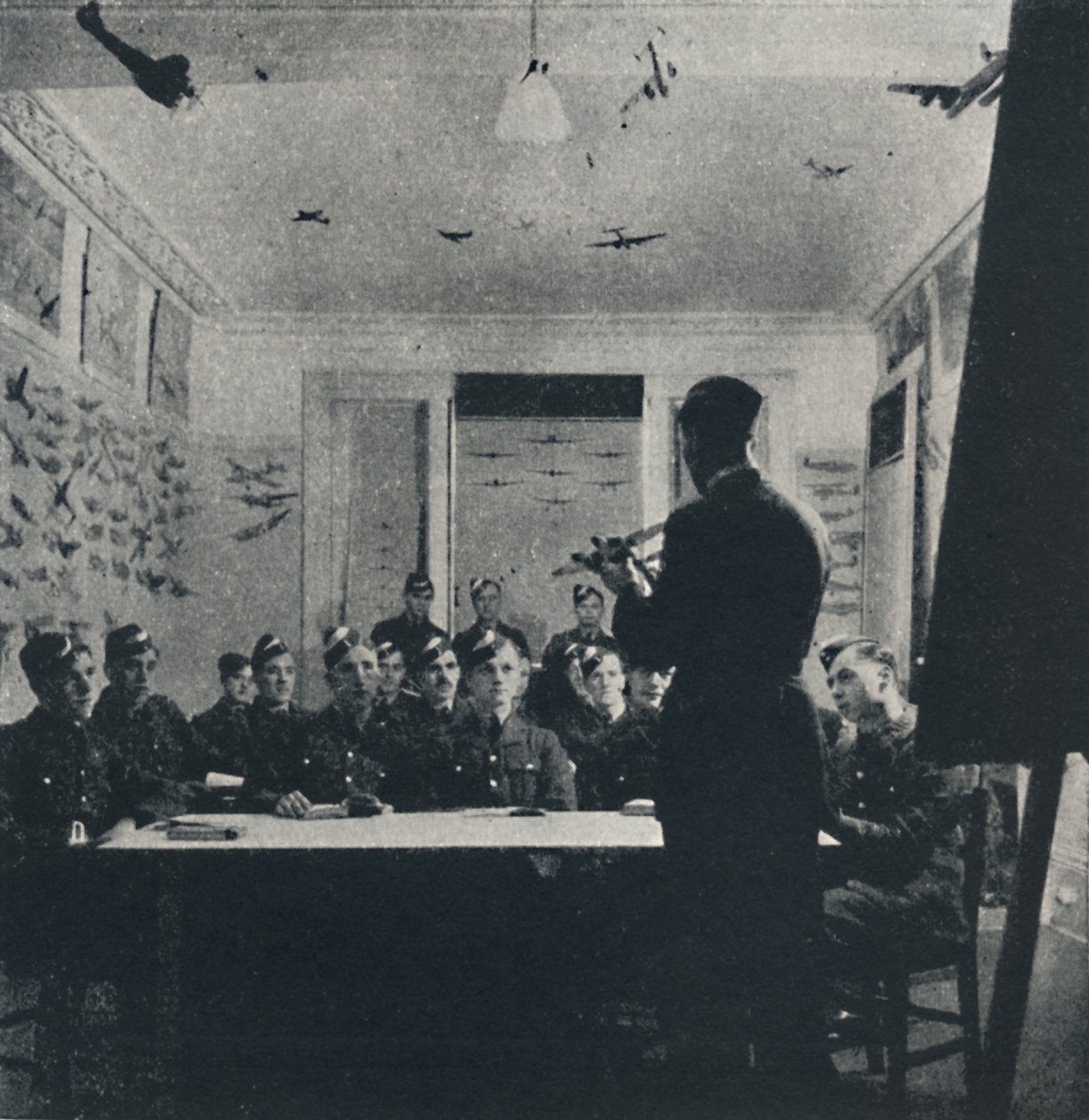Grunden för utbildning: flygplansidentifikation, 1941 av Cecil Beaton