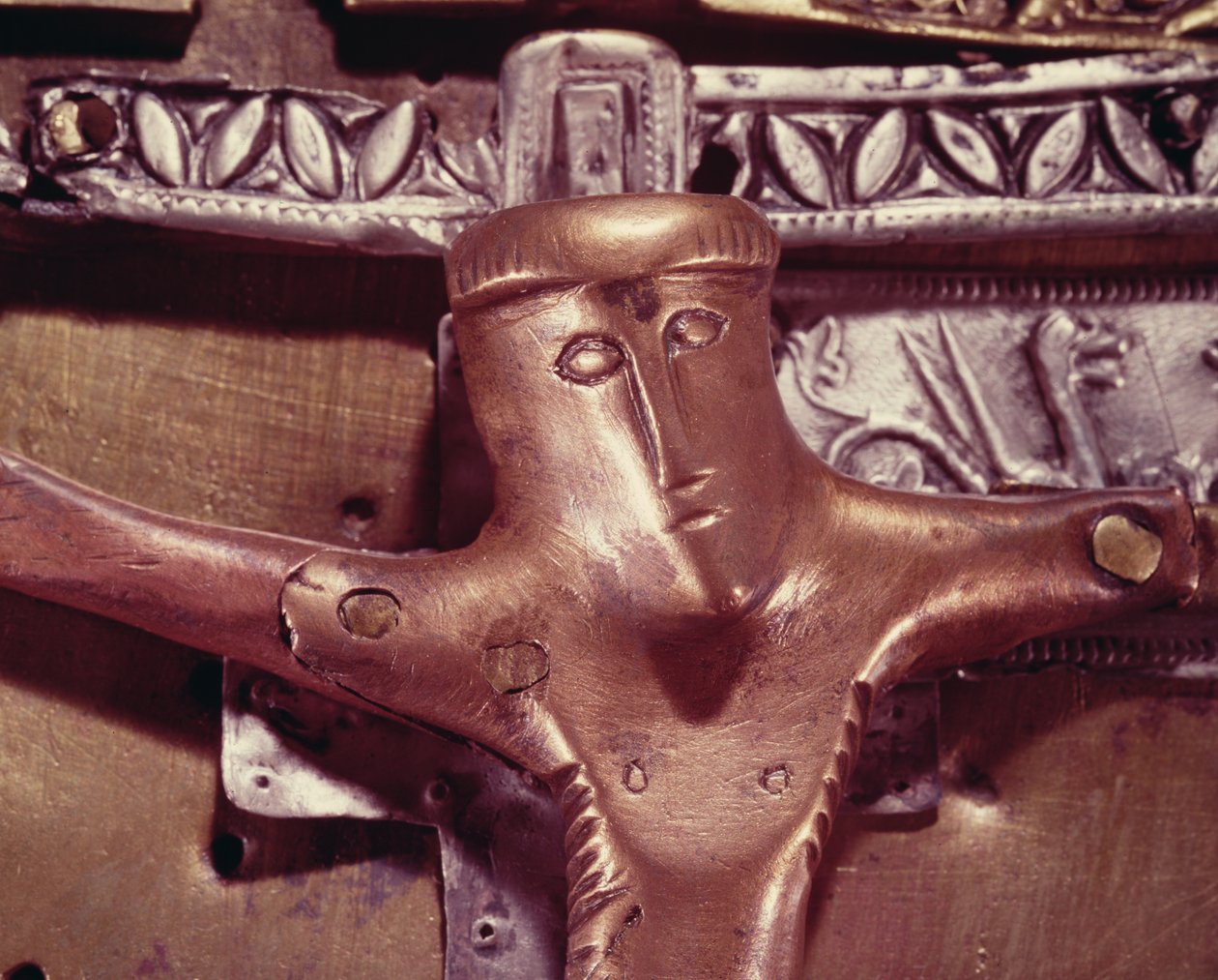 Bell-helgedom känd som Corp Naomh, Templecross, County Westmeath, 900- och 1400-talets silver- och bronsdetalj av 390440 av Celtic