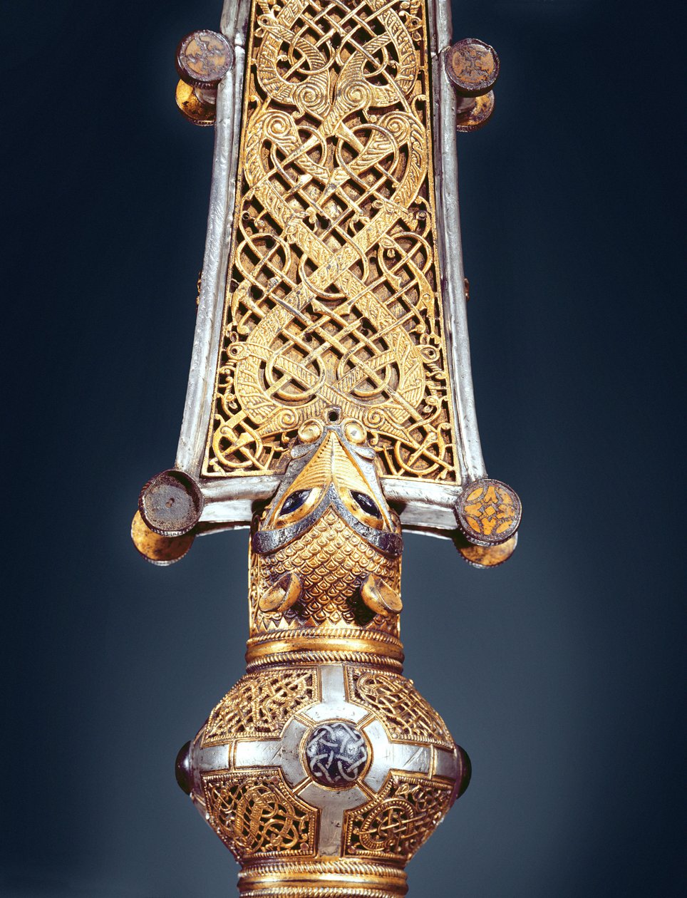 Cross of Cong, County Mayo, brons från vikingatiden, guldfiligran, niello och glasdetalj av 340915 av Celtic