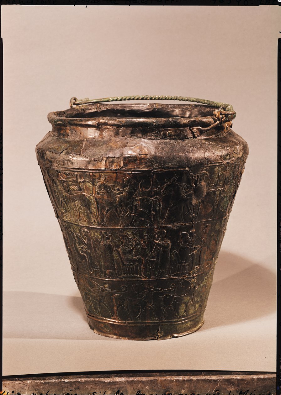 Situla med tre repouse dekorativa band (brons) av Celtic