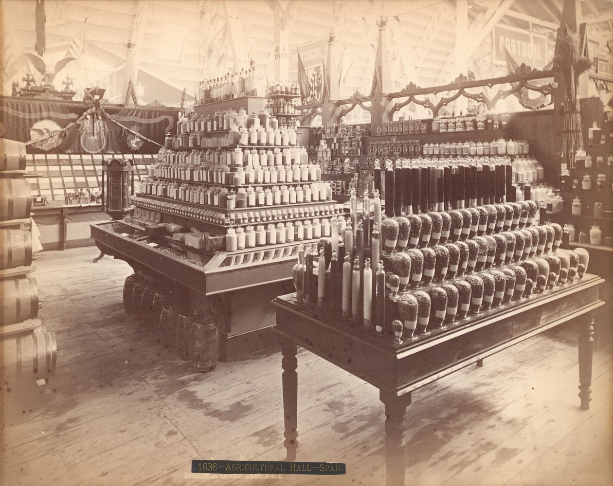 Agricultural Hall - Spanien av Centennial Photographic Co.