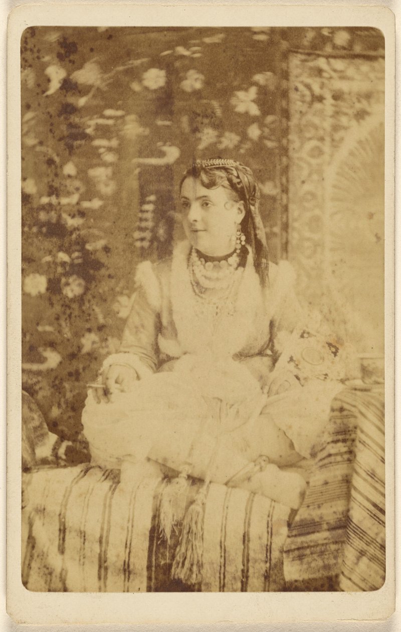 Circassian beauty. av Centennial Photographic Co.