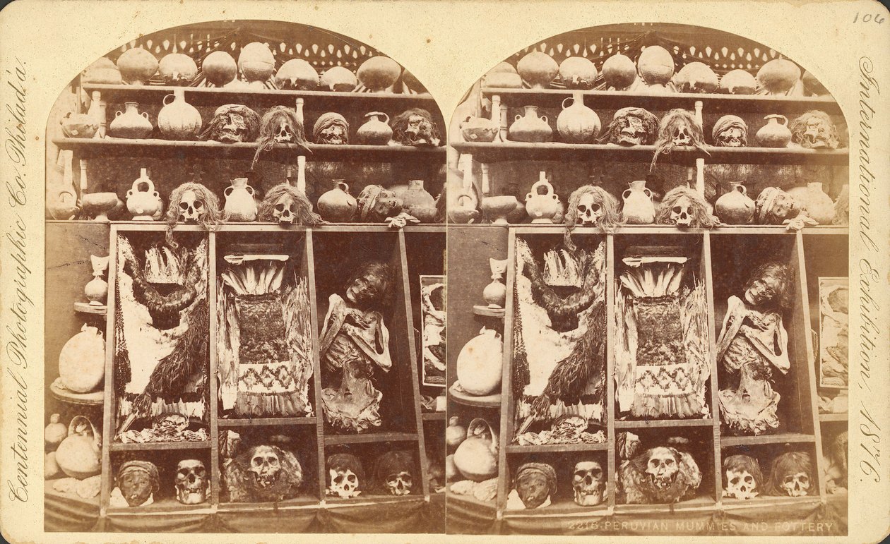Peruanska mumier och keramik (stereograf) av Centennial Photographic Co.
