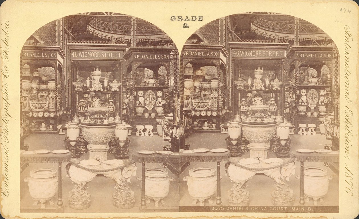 Vy över den kinesiska domstolen, huvudbyggnaden, Centennial Exhibition, Philadelphia av Centennial Photographic Co.