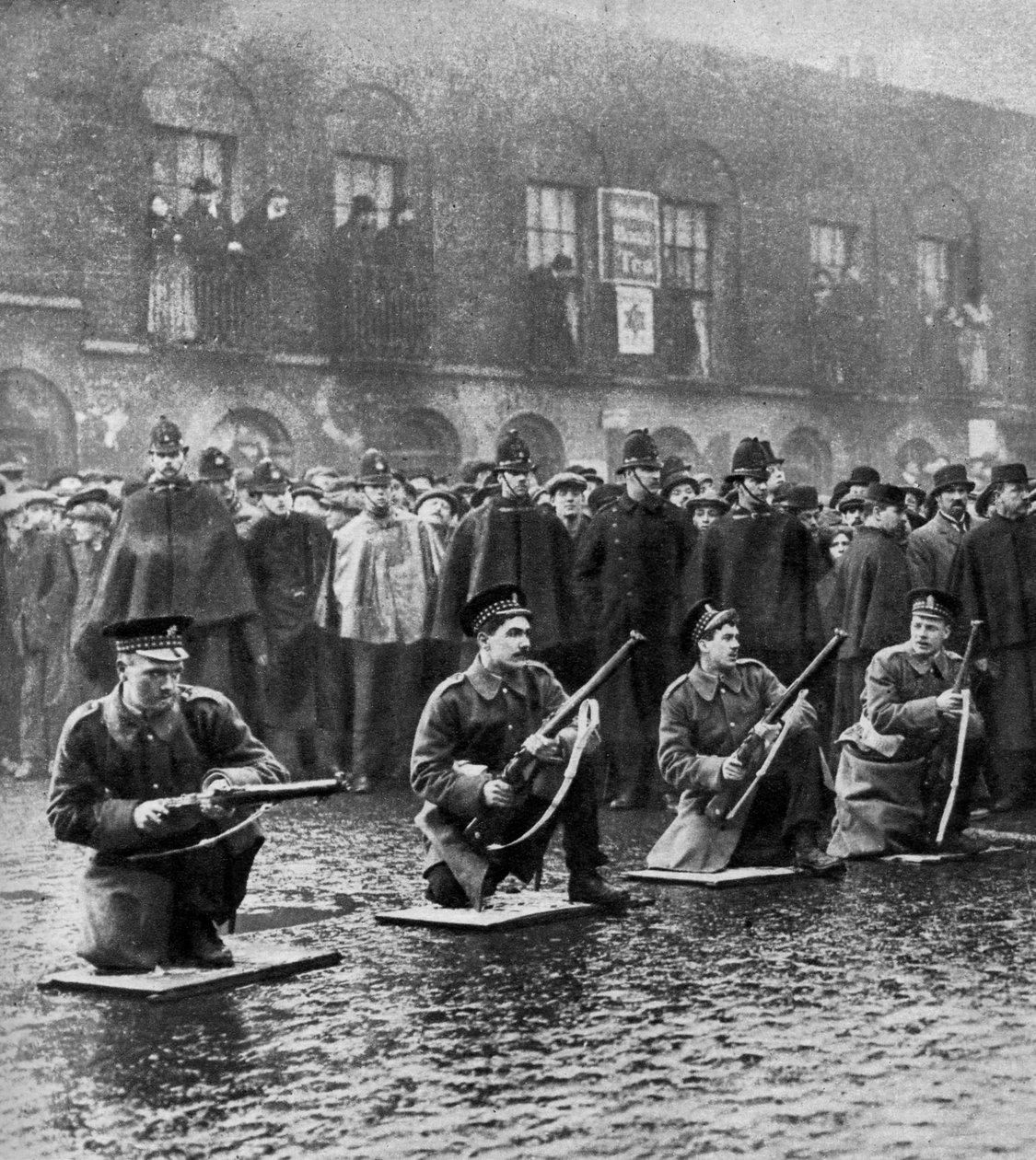Standoff på Sidney Street, Stepney, London, 3 januari 1911 1937. av Central Press