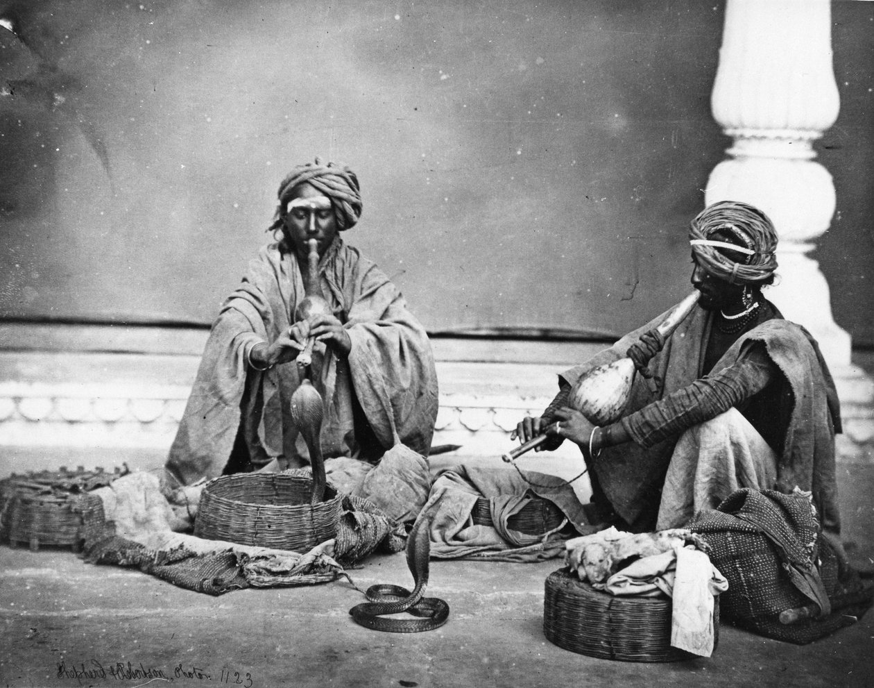 Snake Charmers, c.1863 av Charles Robertson