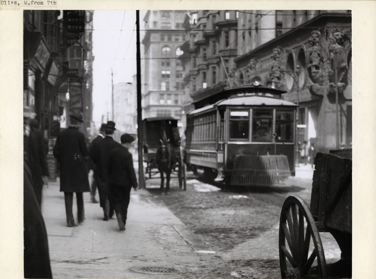 Olive Street ser västerut från 6th Street av Charles Clement Holt