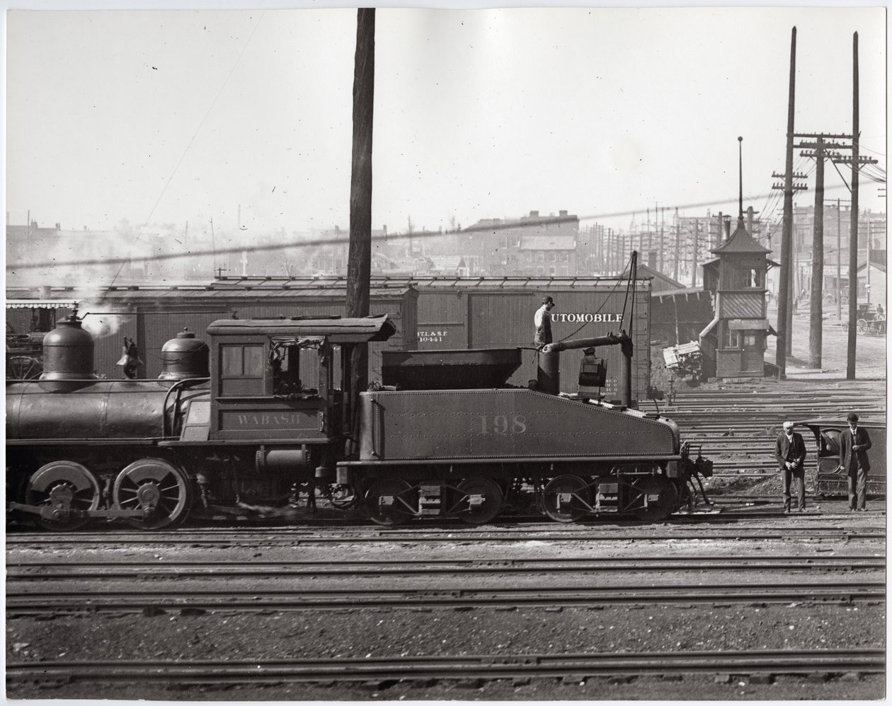 Steam engine and railroad cars at an unidentified railroad yard av Charles Clement Holt