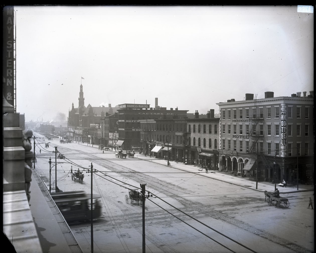 Twelfth Street looking south toward Market Street av Charles Clement Holt