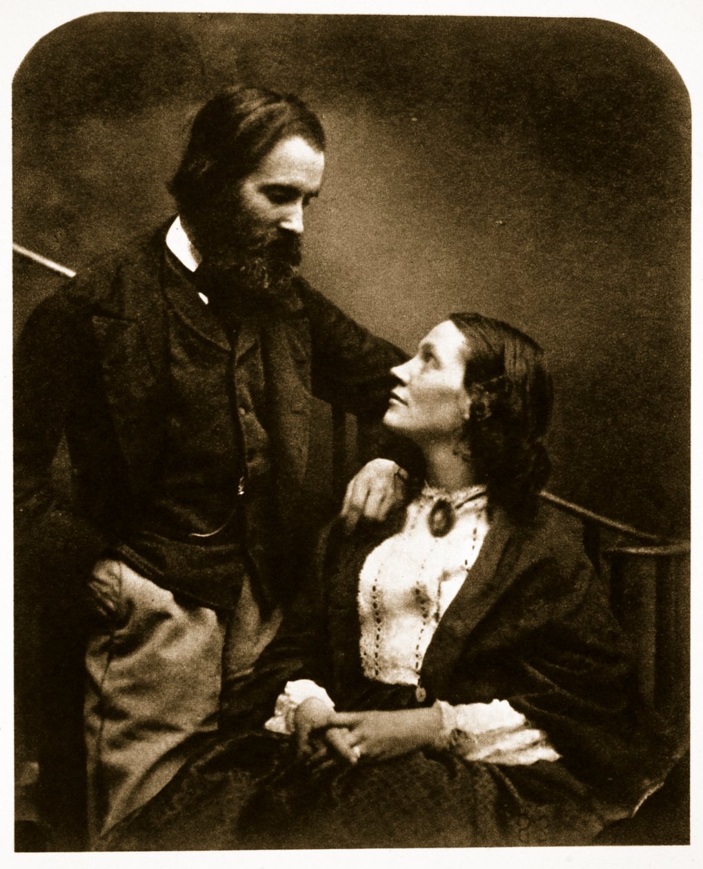 Alexander Munro och hans fru, 7 oktober 1863 (sepiafoto) av Charles Lutwidge Dodgson
