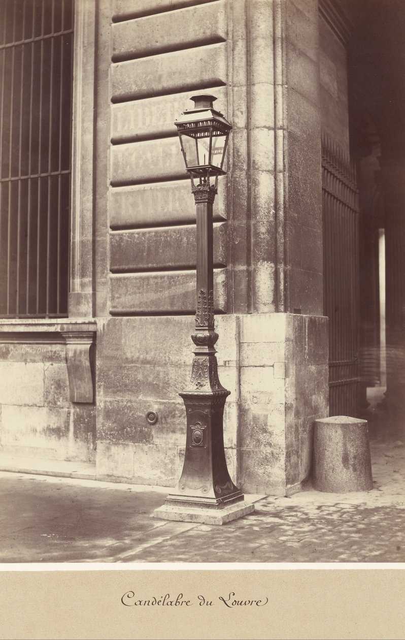 (Louvren kandelaber) av Charles Marville