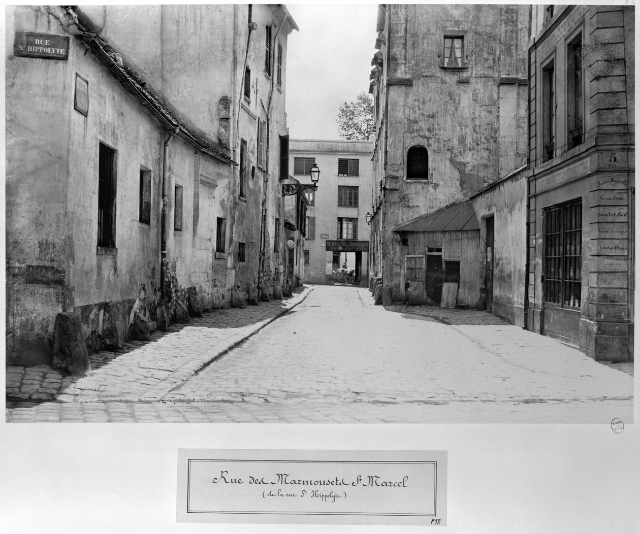 Rue des Marmousets Saint-Marcel, från rue Saint-Hippolyte, Paris, 1858-78 av Charles Marville