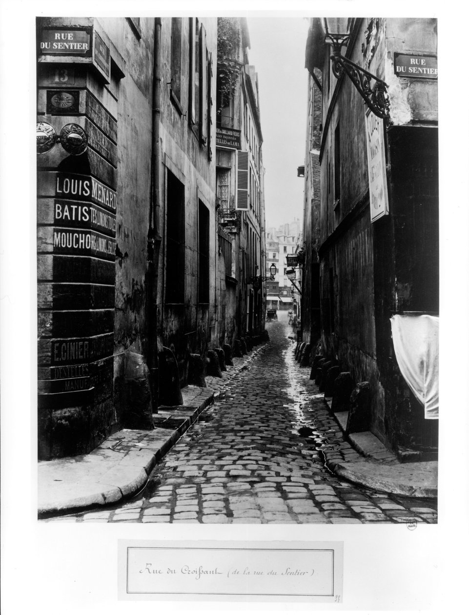 Rue du Croissant, från Rue du Sentier, Paris, 1858-78 av Charles Marville